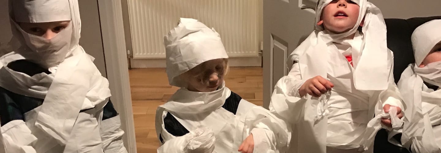 EYFS halloween mummy party game